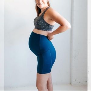 Maternity Spandex with Side Pockets!